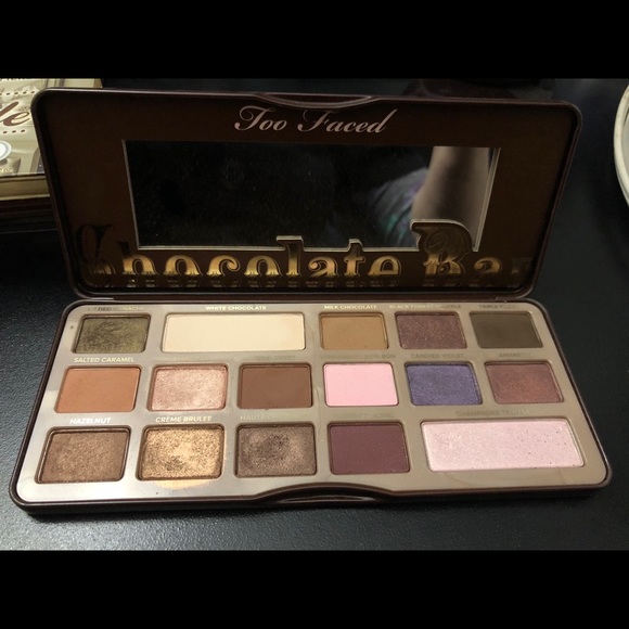 TAKING OFFERS Too Faced Chocolate Bar palette - Picture 2 of 2